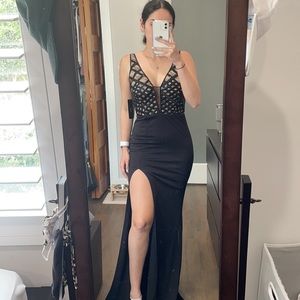 Lulu’s Black Dress